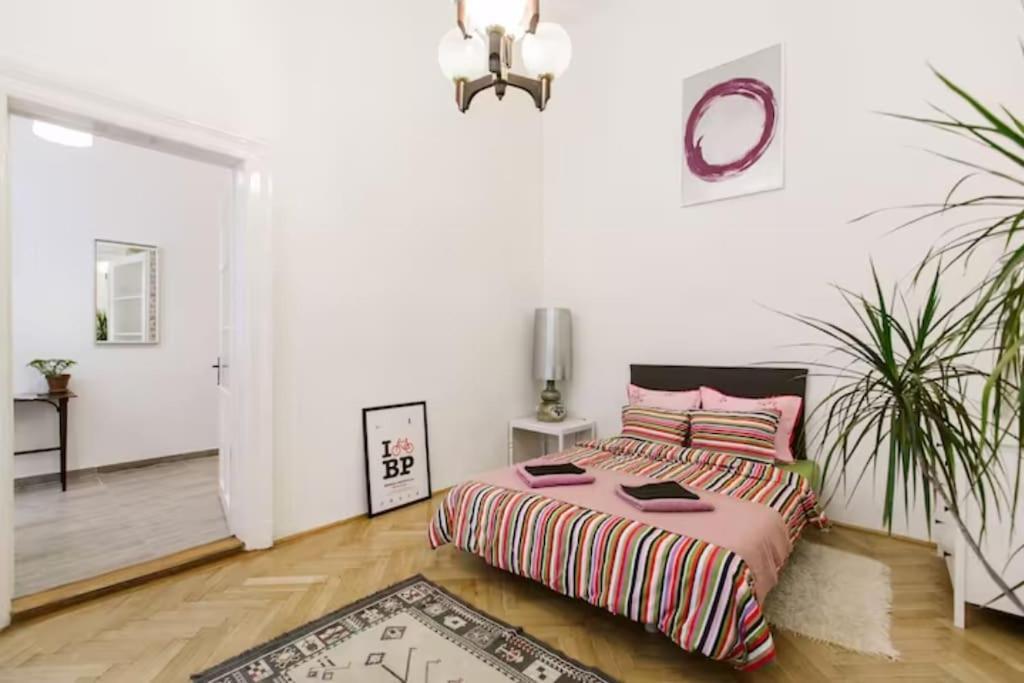 Central Apartment Kiraly Street Budapeste Exterior foto