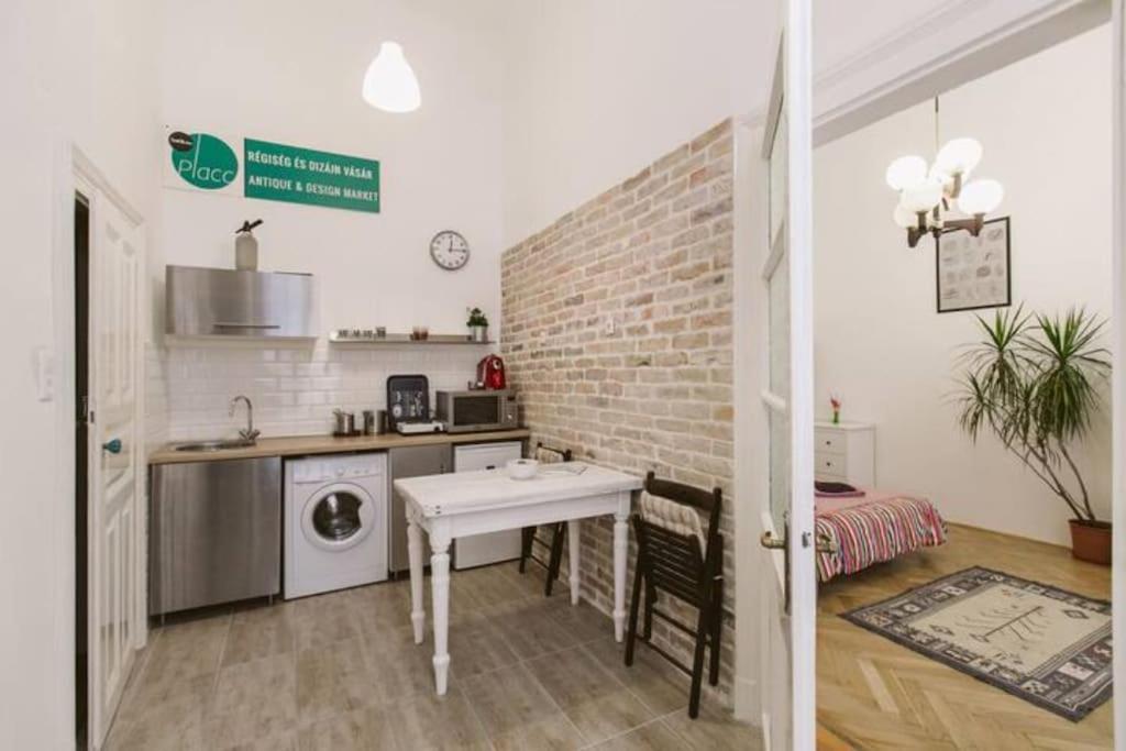 Central Apartment Kiraly Street Budapeste Exterior foto