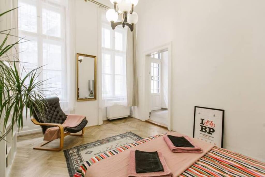 Central Apartment Kiraly Street Budapeste Exterior foto