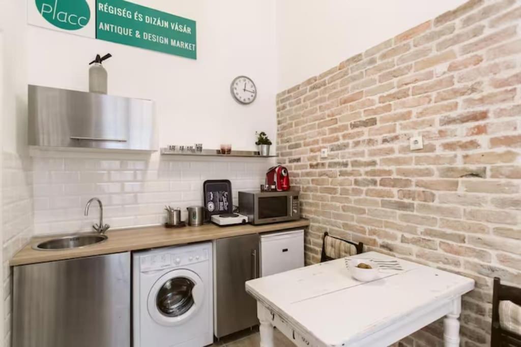 Central Apartment Kiraly Street Budapeste Exterior foto