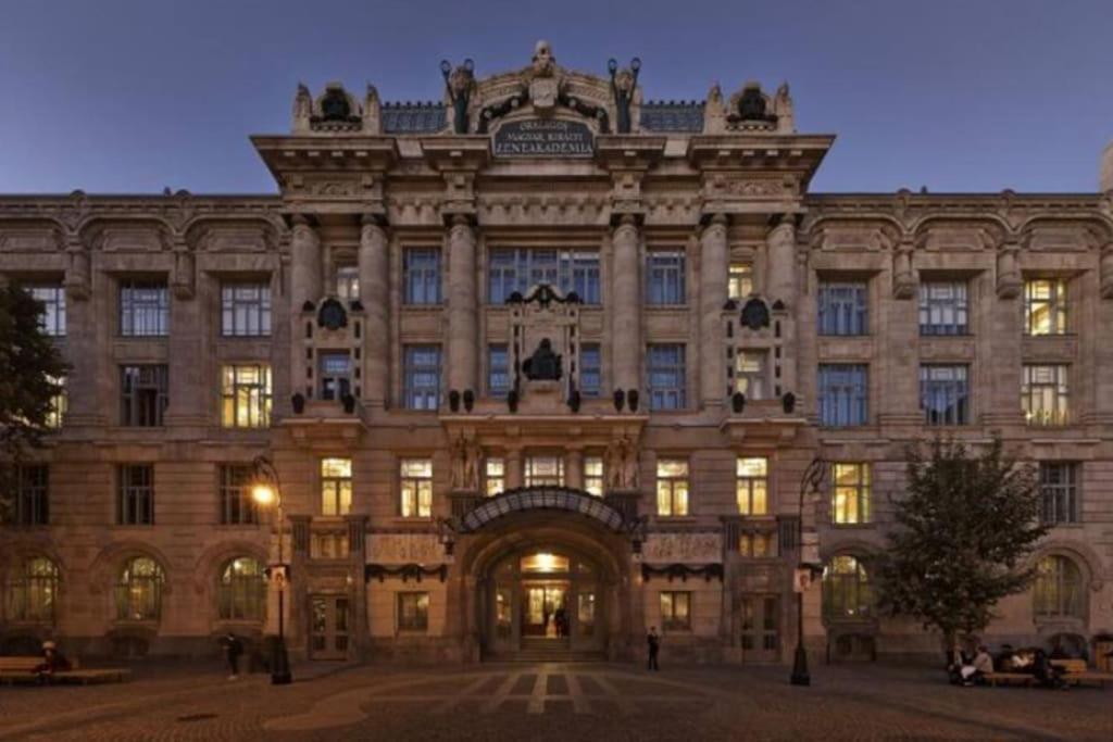 Central Apartment Kiraly Street Budapeste Exterior foto